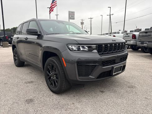 New 2026 Jeep Grand Cherokee Altitude RWD image 8