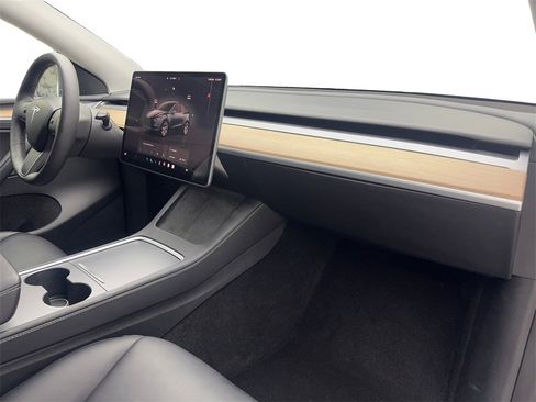 Used 2024 Tesla Model Y Long Range image 51