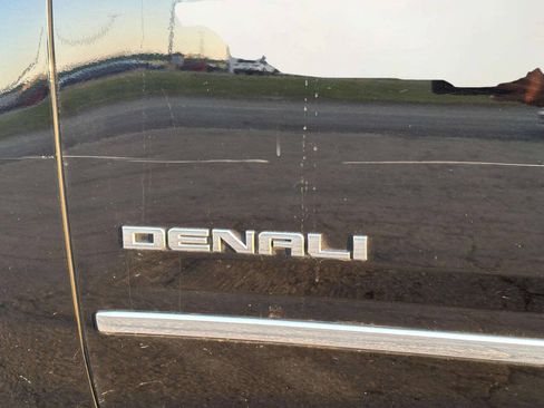 Used 2018 GMC Yukon XL Denali w/ Denali Ultimate Package AWD/4WD image 39
