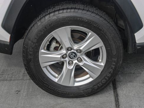 Used 2021 Toyota RAV4 LE image 12