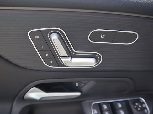 New 2026 Mercedes-Benz GLB 250 4MATIC image 19