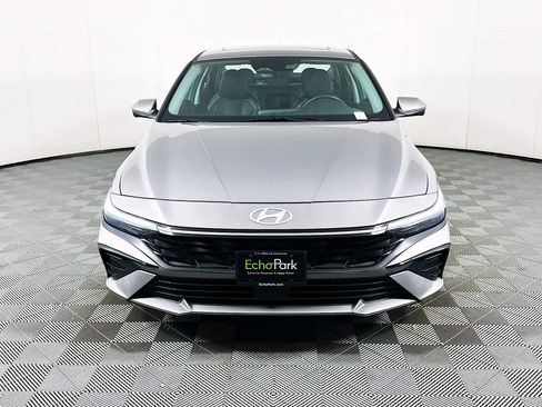 Used 2024 Hyundai Elantra Limited FWD image 2