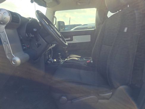 Used 2012 Toyota FJ Cruiser 4WD w/ Upgrade Pkg image 7