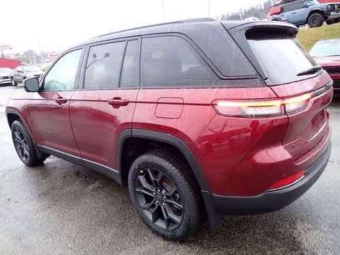 New 2025 Jeep Grand Cherokee Limited w/ MOPAR Finishing Package AWD/4WD image 3