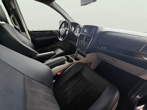 Used 2020 Dodge Grand Caravan SXT image 60