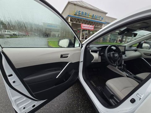 Used 2024 Toyota Corolla Cross L image 15