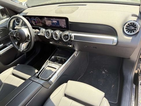 Used 2025 Mercedes-Benz GLB 250 image 12