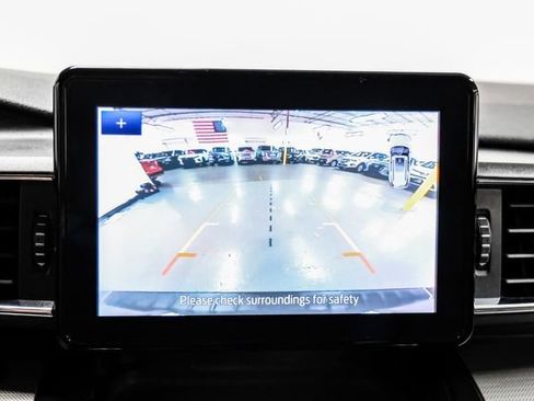 Used 2020 Ford Explorer XLT w/ Equipment Group 202A image 19