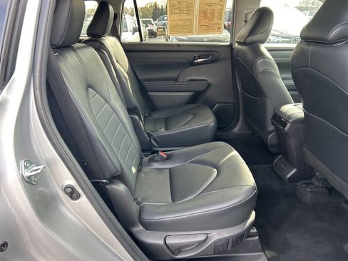 Used 2024 Toyota Highlander XLE image 21