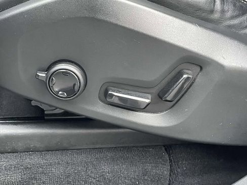 Used 2020 Volvo XC90 T8 R-Design image 8