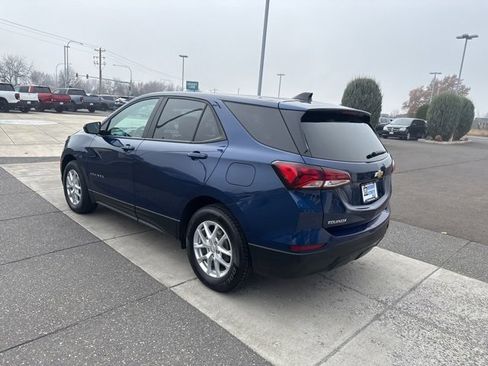 Used 2022 Chevrolet Equinox LS w/ LS Convenience Package image 9
