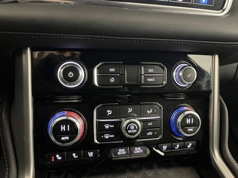 Used 2023 GMC Yukon XL Denali image 18