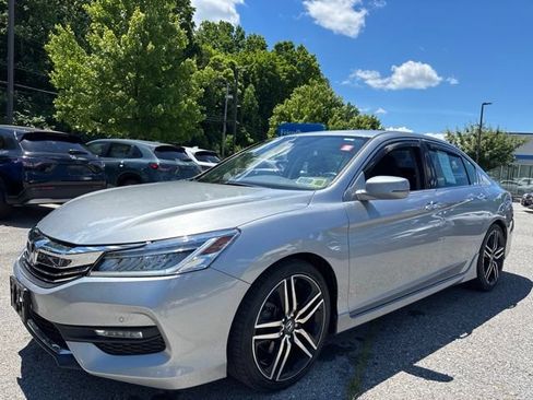 Used 2016 Honda Accord Touring image 2