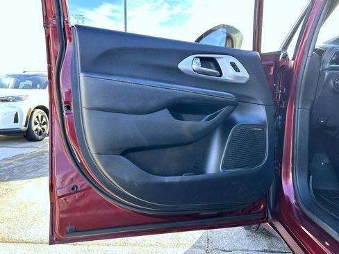 Used 2020 Chrysler Pacifica Limited w/ Advanced Safetytec Group image 9