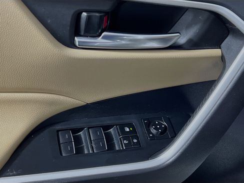 Used 2022 Toyota RAV4 XLE image 17