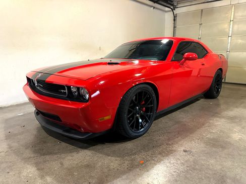 Used 2010 Dodge Challenger SRT8 image 3