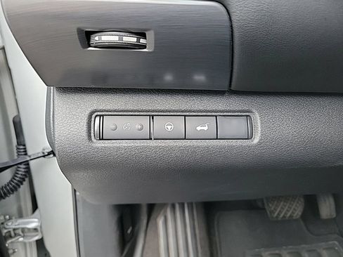 Used 2025 Nissan Pathfinder SL AWD/4WD image 31