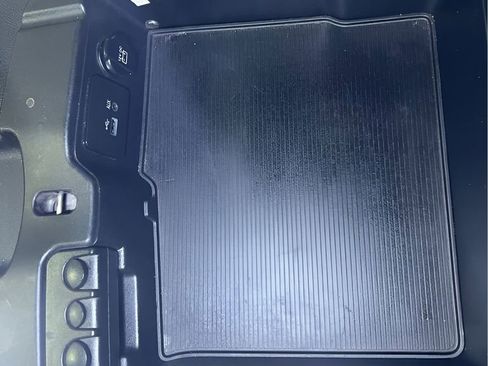 Used 2017 RAM 1500 Classic SLT AWD/4WD image 33