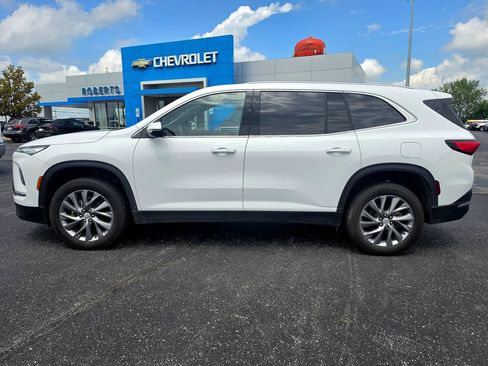Used 2025 Buick Enclave Preferred AWD/4WD image 3
