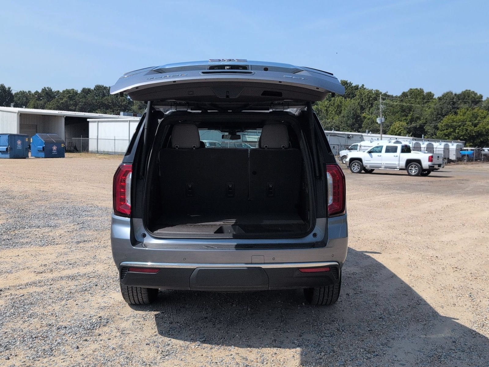 Used 2022 GMC Yukon SLT w/ SLT Premium Package RWD image 4
