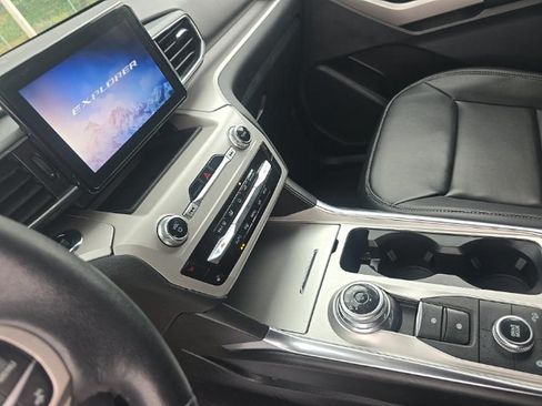 Used 2023 Ford Explorer XLT w/ Equipment Group 202A AWD/4WD image 9