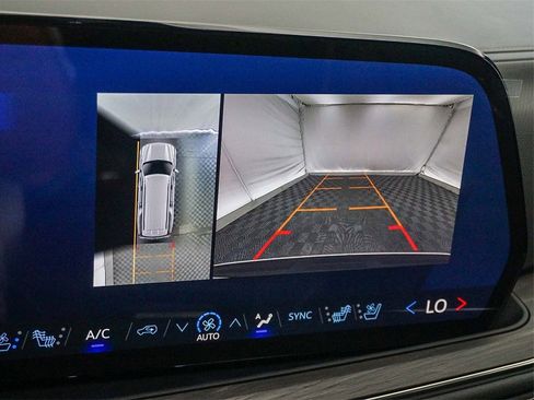 New 2025 Chevrolet Suburban Premier image 24