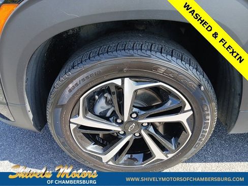 Used 2022 Chevrolet TrailBlazer RS w/ Sun and Liftgate Package image 2