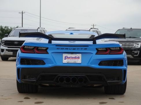 Used 2023 Chevrolet Corvette Z06 w/ Z07 Performance Package RWD image 8