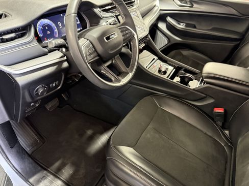 Used 2023 Jeep Grand Cherokee L Laredo AWD/4WD image 19