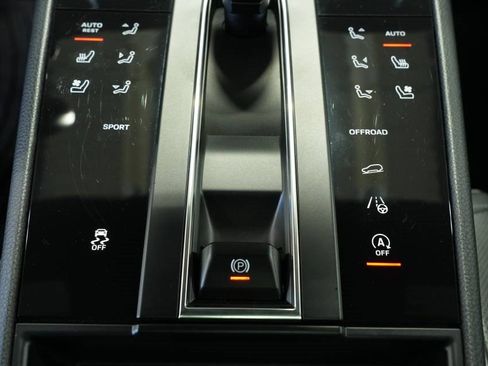 Used 2024 Porsche Macan image 22