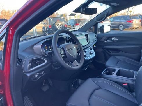 New 2026 Chrysler Pacifica Select w/ S Appearance Package image 6