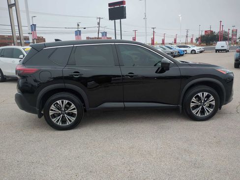 Used 2023 Nissan Rogue SV image 9