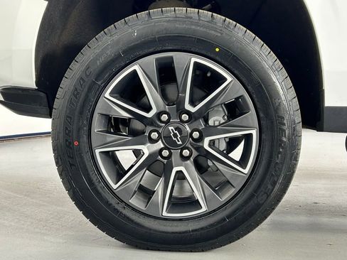 Used 2022 Chevrolet Suburban Z71 image 37