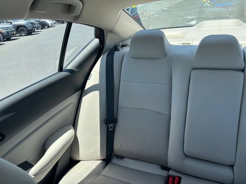 Used 2025 Nissan Altima 2.5 SV FWD image 35