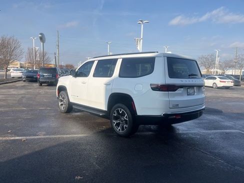 Used 2023 Jeep Wagoneer Series III w/ Preferred Equipment Group image 4