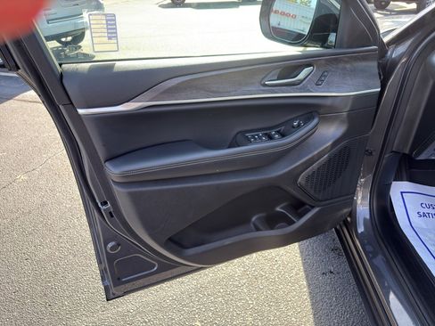 Used 2025 Jeep Grand Cherokee L Limited image 23