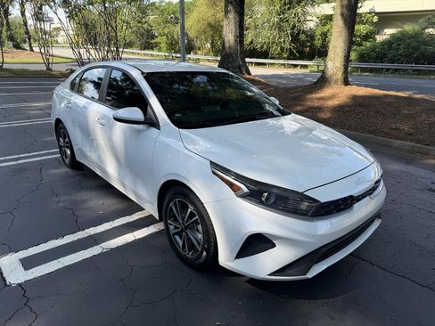 Used 2024 Kia Forte LXS FWD image 3