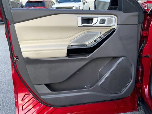 Used 2022 Ford Explorer Platinum w/ Technology Package image 21