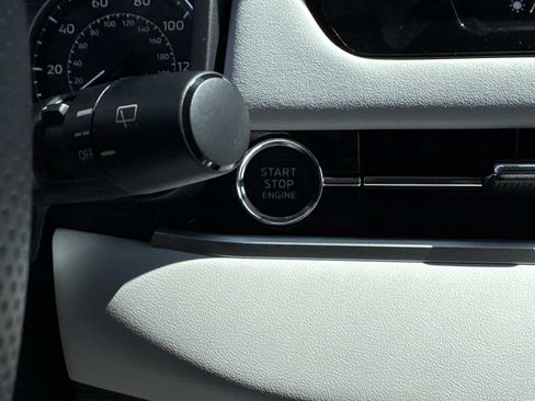 New 2025 Mitsubishi Outlander SE image 27