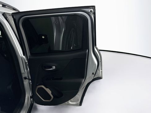 Used 2017 Jeep Renegade Latitude image 29