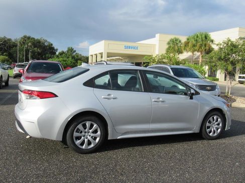 Used 2020 Toyota Corolla LE image 6