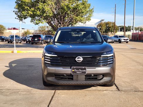 Used 2025 Nissan Kicks SV image 3