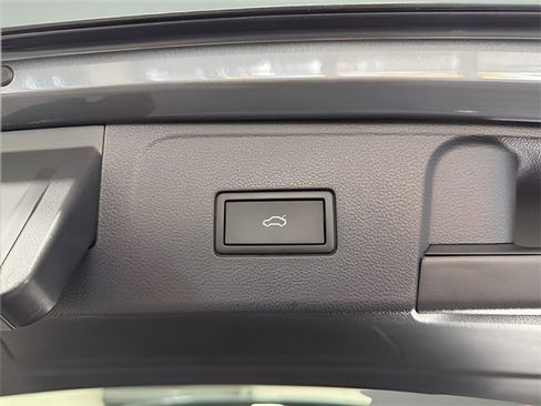 Used 2024 Volkswagen Atlas SE w/ Panoramic Sunroof Package image 37