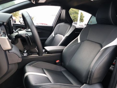 Used 2025 Toyota Camry SE image 27