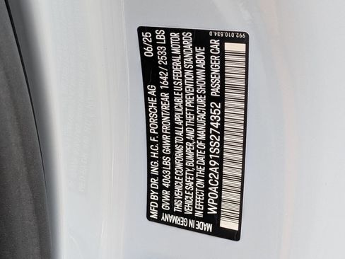 Certified 2025 Porsche 911 GT3 RWD image 38