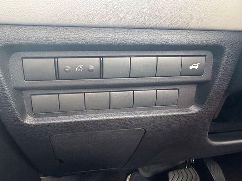 New 2025 Mitsubishi Outlander SE image 24