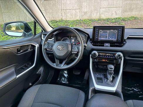Used 2021 Toyota RAV4 LE image 20