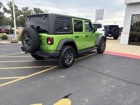 Used 2025 Jeep Wrangler Unlimited Sport AWD/4WD image 5