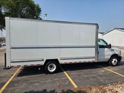 Used 2021 Ford E-350 and Econoline 350 Super Duty image 16