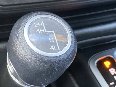 Used 2022 Jeep Wrangler Unlimited Sport AWD/4WD image 31
